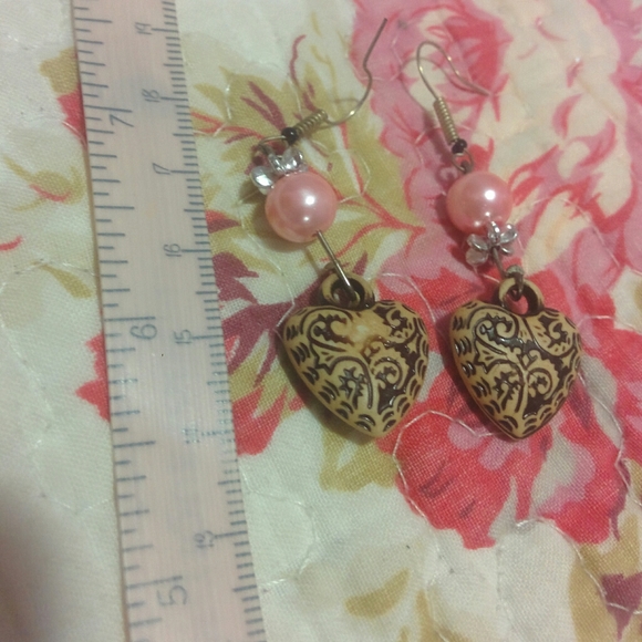 FREE WITH PURCHASE Dangling Pearl Heart Earrings - Picture 2 of 2